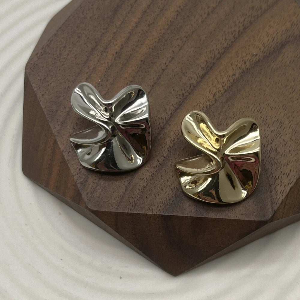 5pcs Beautiful Gold Color Buttons Creative Twisted Lotus Leaf Shape Metal Buttons Clothes Accessories